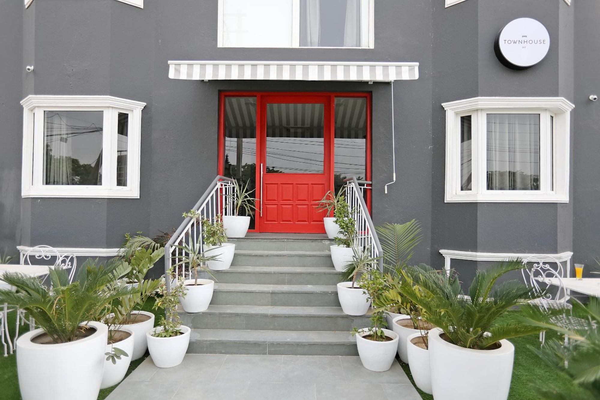 Oyo Townhouse 17 Huda City Center Near Leisure Valley Park Gurgaon Exterior photo